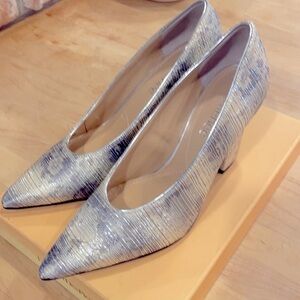 NWT J Renee silver pumps